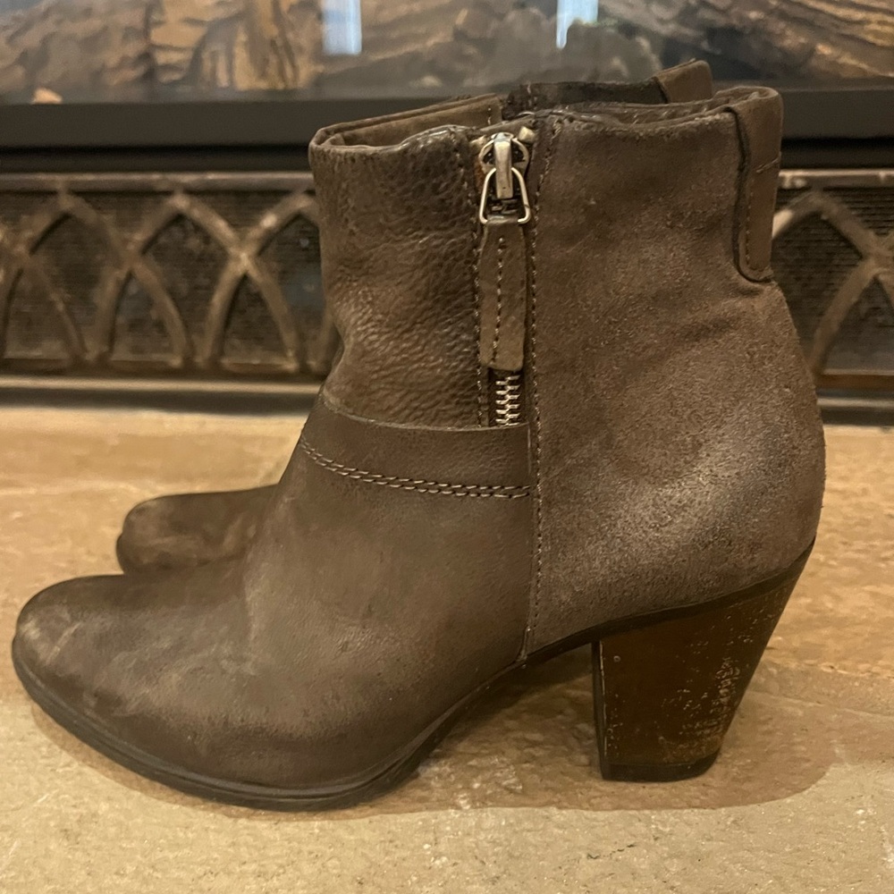 Womens brand Browns grey leather boots